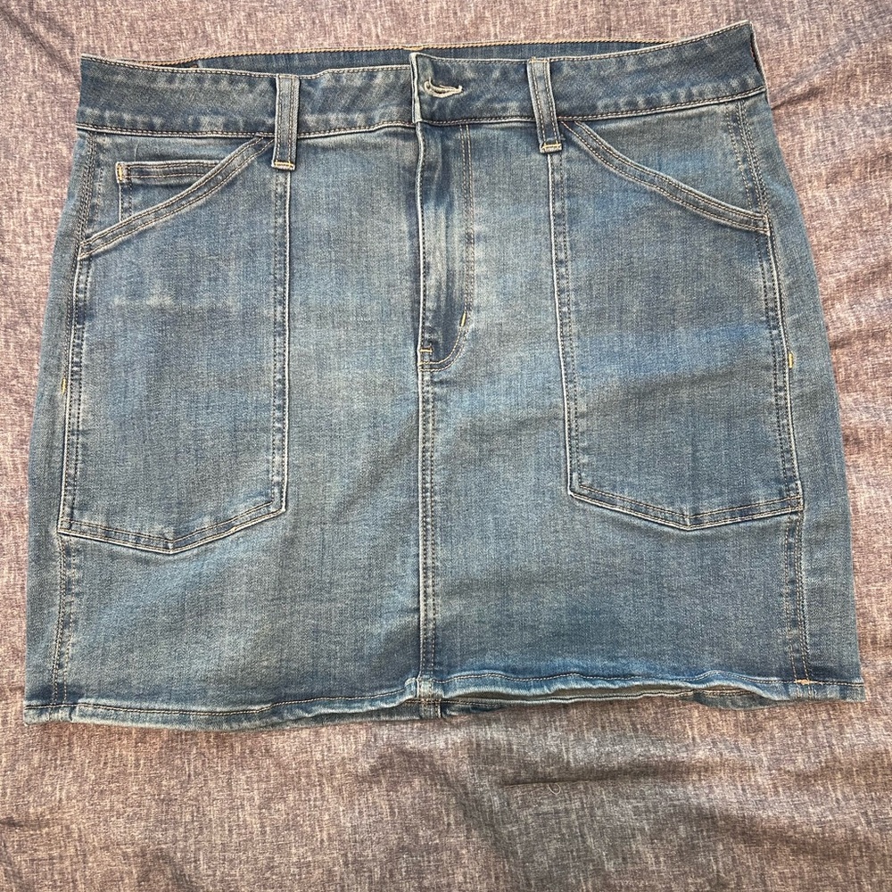 American Eagle Hi-Rise Mini. Size 14 Long. Jean skirt.